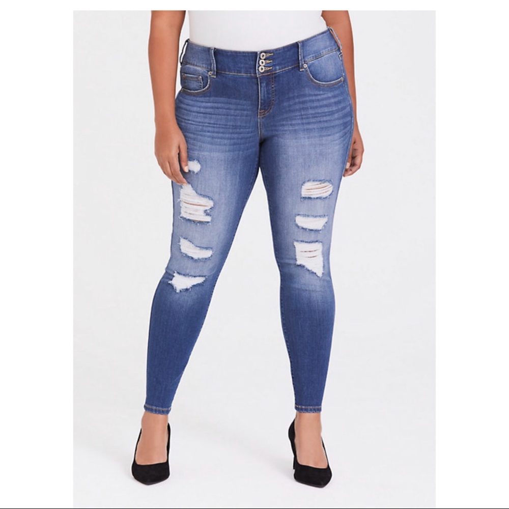 SOLD โ
๐ Torrid distressed jeans *price firm* - Picture 1 of 2